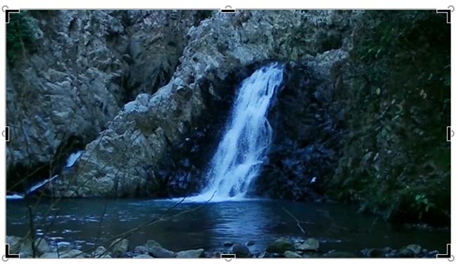 Result of selecting the Crop option on a video clip Result of selecting the Crop option on a video clip